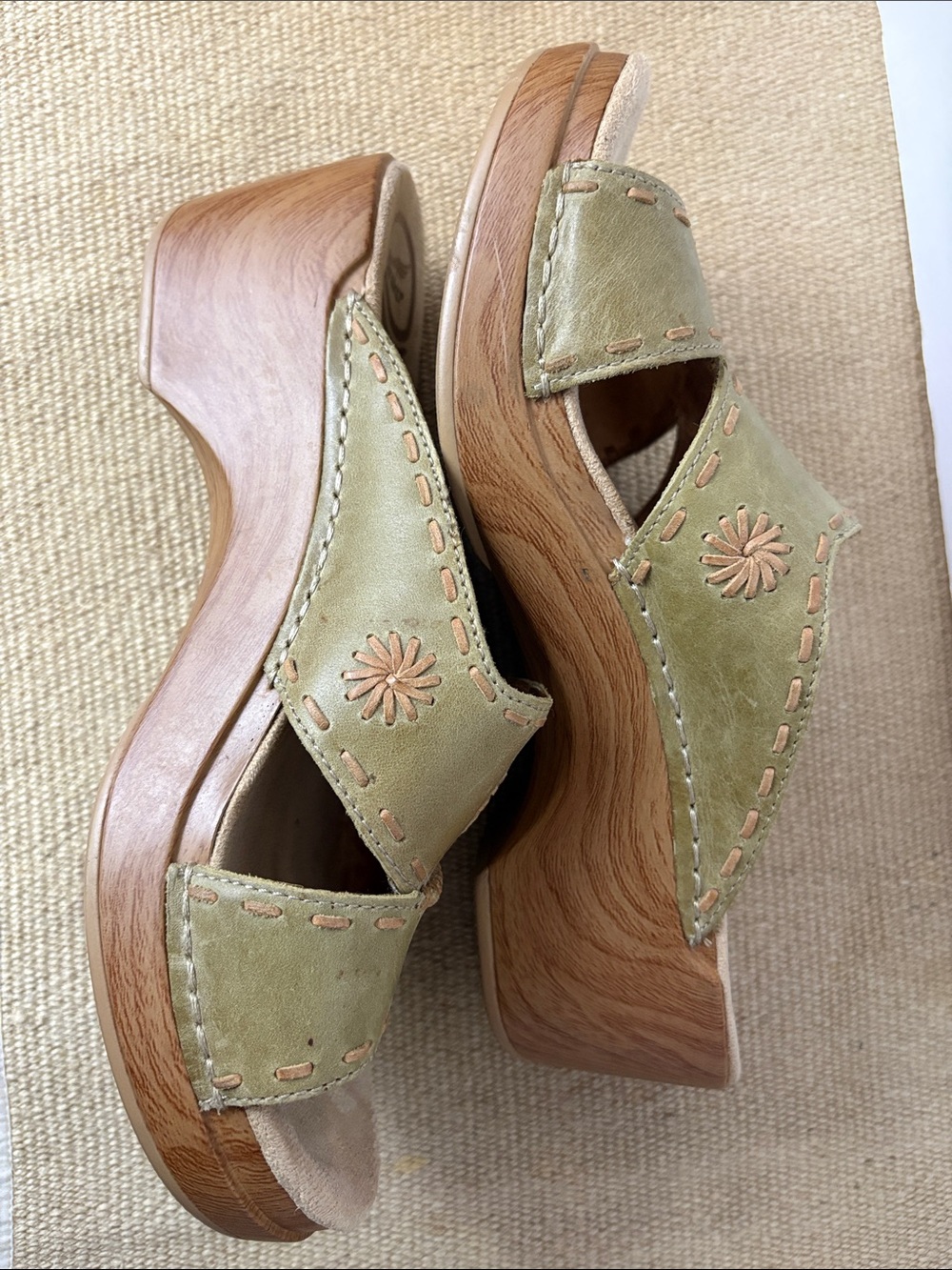 Dansko Pale Green Leather Platform Clogs with Wood-Effect Sole Size 9 Euro 40